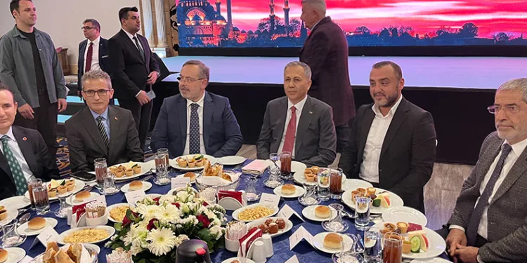 “Yan bakana düz bakacak değiliz”