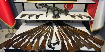 Seyhan polisi barda 25 ruhsatsız silah ele geçirdi