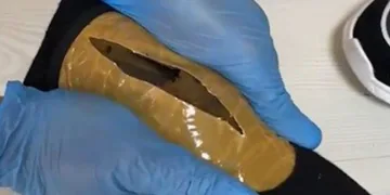 836 gram uyuşturucuyu ayakkabısına sakladı