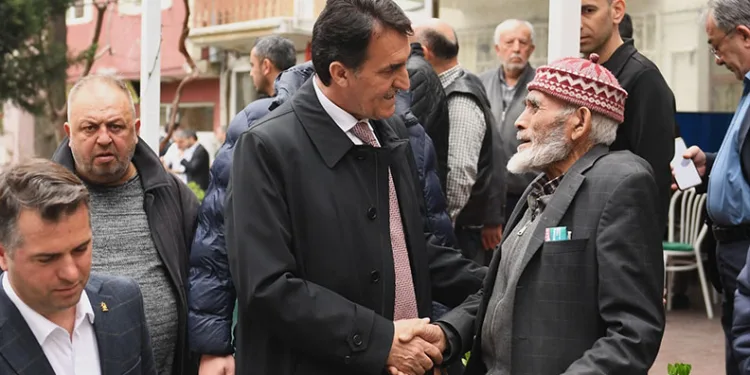 Mustafa Dündar, İvazpaşa ve Doğanevler mahallelerini ziyaret etti