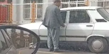 Otomobilini park edip dilenmeye gitti