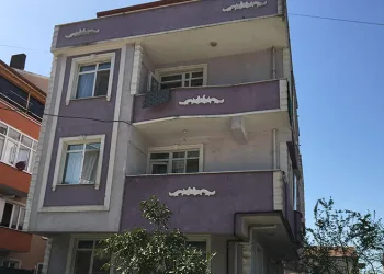 1,5 yaşındaki çocuk 3. kattan düşerek ağır yaralandı