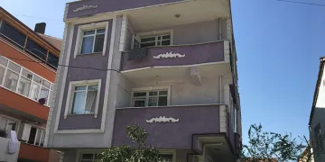 1,5 yaşındaki çocuk 3. kattan düşerek ağır yaralandı