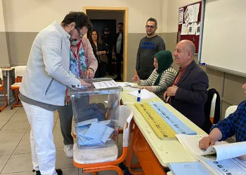 Oyuncu İlker Aksum oyunu kullandı