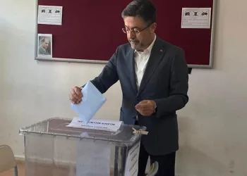 Bakan Yumaklı, Ankara’da oyunu kullandı