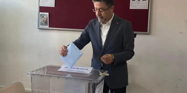 Bakan Yumaklı, Ankara’da oyunu kullandı