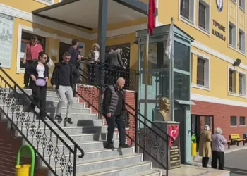 Tecrübeli seçmenler oyunu erkenden kullandı