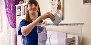 “Dünyanın en uzun boylu kadını” oyunu kullandı