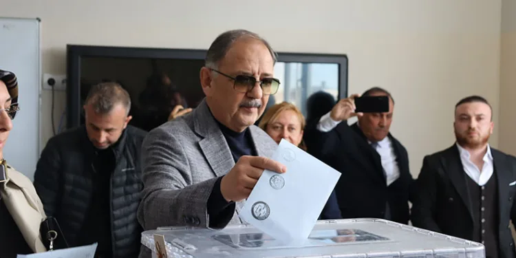 “İnsanların siyasi tercihi başımızın üstünde”