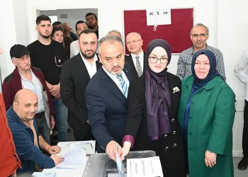 Alinur Aktaş oyunu kullandı