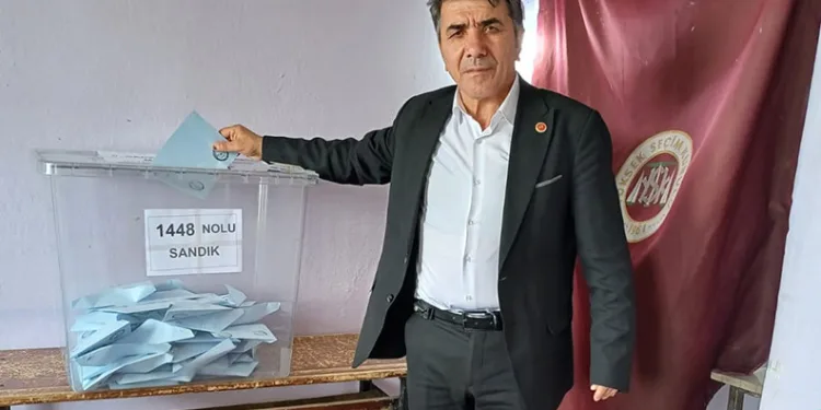 173 seçmenli köy muhtarı seçim bitmeden kazandığını ilan etti