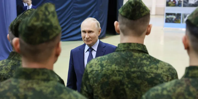 Putin, 150 bin kişiyi askerliğe çağıran kararnameyi imzaladı