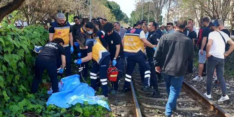 Yolcu trenin çarptığı kadın hayatını kaybetti