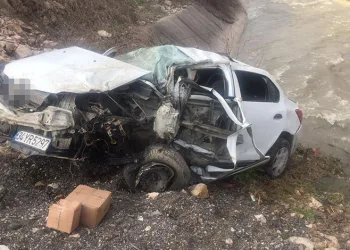 Bilecik’te otomobil dereye uçtu: 3 yaralı