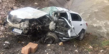 Bilecik’te otomobil dereye uçtu: 3 yaralı