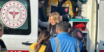 Metrobüs durağında yürüyen merdiven aniden durdu: 3 yaralı