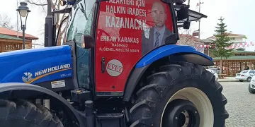 Traktörünü seçim arabası yaptı