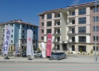 Depremzedeler konutlarına kavuşuyor