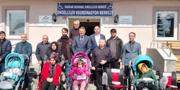 Hakkari’de bedensel engellilere sandalye desteği