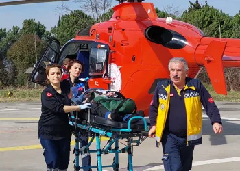 Beyin kanaması geçiren yaşlı adamın yardımına ambulans helikopter yetişti