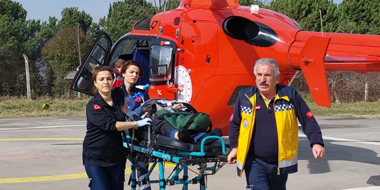Beyin kanaması geçiren yaşlı adamın yardımına ambulans helikopter yetişti