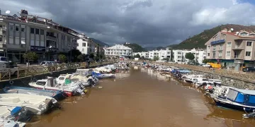 Marmaris’te denizin rengi değişti