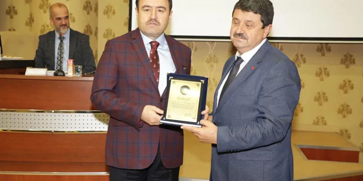 Kütahya İl Genel Meclisi üyelerine teşekkür plaketi