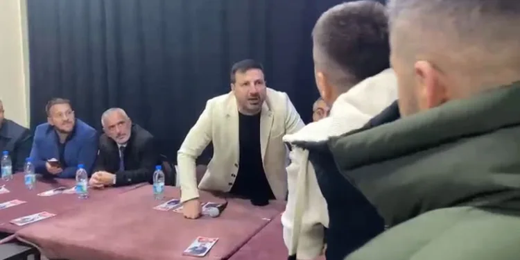 Davut Güloğlu vatandaşın üzerine yürüdü