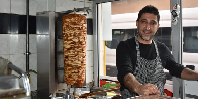 Bingöllü esnaf bir günlük gelirini Gazze’deki çocuklara bağışladı