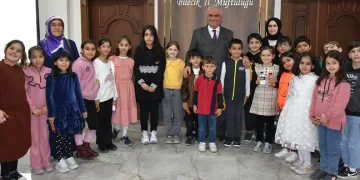 Minikler, kumbaralarını Filistin için bağışladı