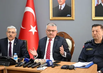 Deprem konutlarındaki tutarsızlık Vali Yazıcı’yı şaşırttı