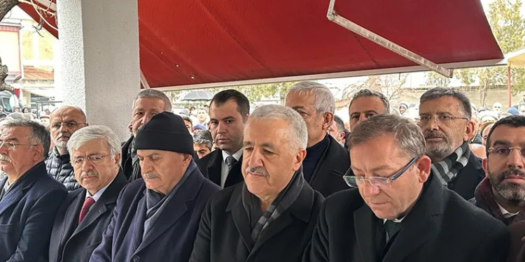 Binali Yıldırım Kars’ta cenaze törenine katıldı