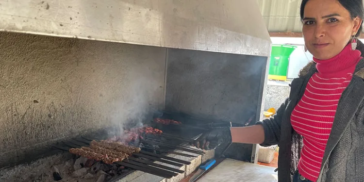 Osmaniye’de kadın esnaf konteyner kentte hayata tutunuyor