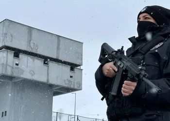 Yüksekova kadın polisleriyle emniyette