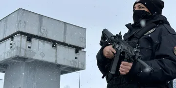 Yüksekova kadın polisleriyle emniyette