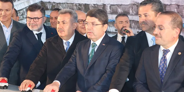 “Tüm temel kanunlarımızı çağın ihtiyaçlarına uygun hale getirdik”