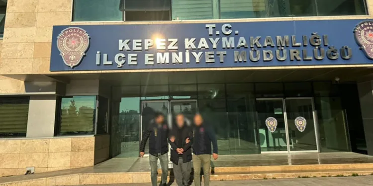 Antalya’da aranan 2 hükümlü yakalandı