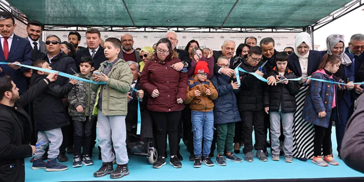 “Kazanma imkanı hiç bulunmayan partilerin mangalda kül bırakmadığı bir dönem içerisindeyiz”