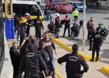 Mardin’de adliye önünde silahlı ve bıçaklı kavga: 2’si ağır 10 yaralı