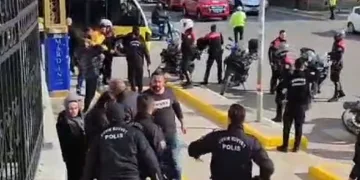 Mardin’de adliye önünde silahlı ve bıçaklı kavga: 2’si ağır 10 yaralı