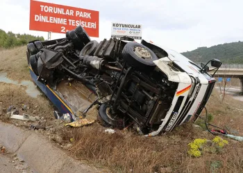 Amasya’da akaryakıt tankeri devrildi: 1 yaralı