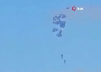 Havadan yardımlar sivillerin üzerine düştü