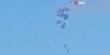 Havadan yardımlar sivillerin üzerine düştü