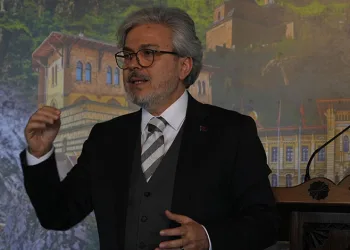 “Ara tatillerin kaldırılması gündemimizde yok”