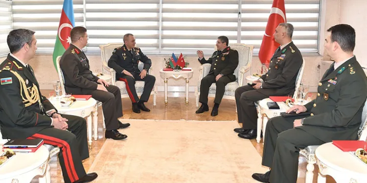 Bayraktaroğlu, Azerbaycanlı mevkidaşı ile bir araya geldi