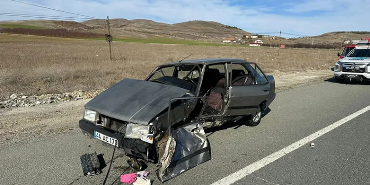 Malatya’da trafik kazası: 1’i ağır 3 yaralı