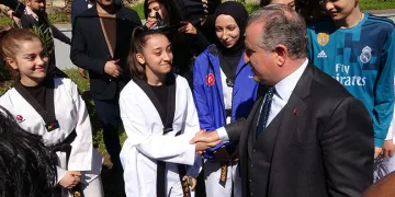 “Kahramanmaraş’a 12 bin 500 kişilik stadyum kazandıracağız”