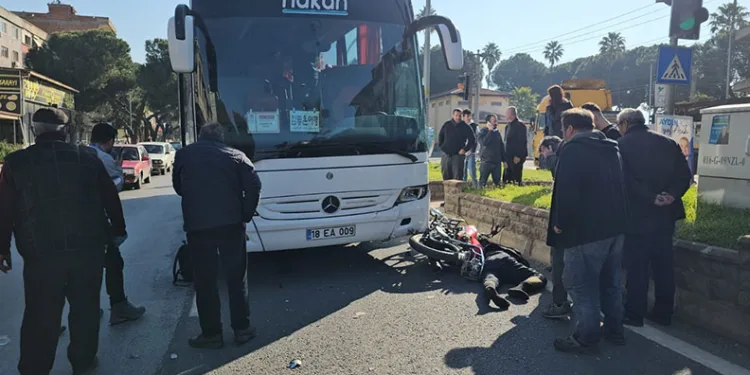Nazilli’de otobüs motosiklete çarptı: 1 ölü