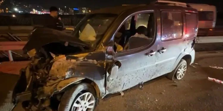 Kocaeli’de iki hafif ticari araç çarpıştı: 1 yaralı