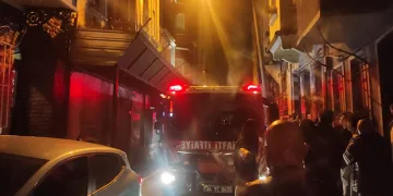 4 katlı bina alev alev yandı: 1 ölü